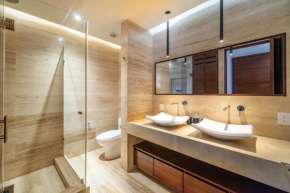 1 BD Luxury Suite with Balcony in trendy La Veleta